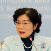 Portraitaufnahme von Agnes Hwa-Yue Chen, Repräsentantin der Taipeh-Vertretung in der Bundesrepublik Deutschland.