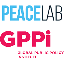 Das Logo des PEACELAB über dem Logo des GPPi