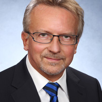 Portraitbild von Karl-Heinz Kamp, Präsident der Bundesakademie für Sicherheitspolitik