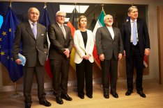 Außenminister Fabius, Steinmeier, Hammond und Zarif mit Federica Mogherini