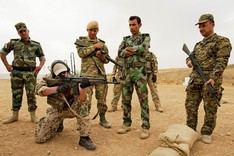 Photo: Bundeswehr/Sebastian Wilke A German soldier is training Kurdish soldiers in the use of a German assault rifle in Northern Iraq.