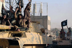 Gepanzerte Fahrzeuge und Kämpfer des sogenannten "Islamischen Staats"