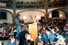 Oktober 1989: die DDR-Friedensbewegung suchte Schutz in Kirchen, wie hier in der Getsemane-Kirche in Berlin