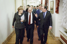 Russlands Präsident Putin mit Bundeskanzlerin Merkel und Frankreichs Präsident Hollande