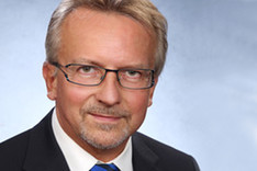 Portraitbild von Karl-Heinz Kamp, Präsident der Bundesakademie für Sicherheitspolitik