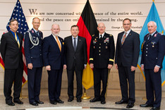Gruppenbild des deutsch-amerikanischen Treffens an der National Defense University