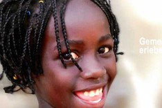 Lächelndes afrikanisches Mädchen