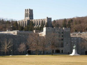 Ansicht des Gebäudes der Militärakademie West Point.