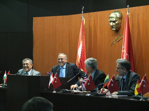 Präsident Heumann im Gespräch mit dem Bürgermeister von Gaziantep.