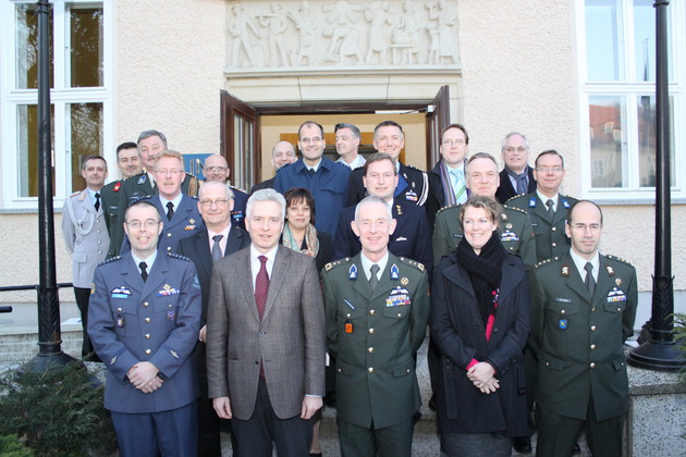 Gruppenbild des Lehrgang der Niederländischen Verteidigungsakademie