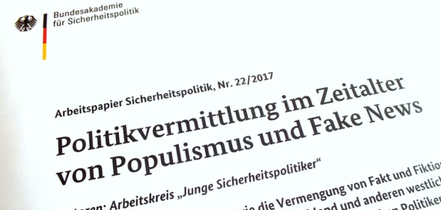 Das Foto zeigt die Bildwortmarke der BAKS und die Überschrift \"Politikvermittlung im Zeitalter von Populismus und Fake News\".