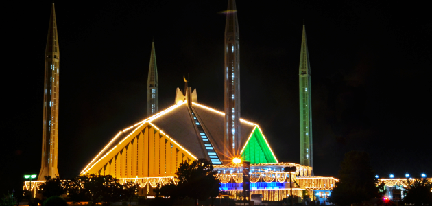 Zu sehen ist die Faisal-Moschee in Islamabad