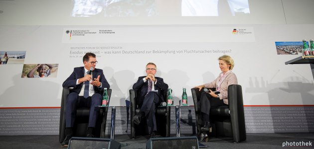 Bundesminister von der Leyen und Müller auf dem Deutschen Forum Sicherheitspolitik