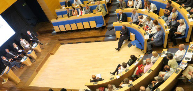 Ein Blick von oben in das Auditorium der Konrad-Adenauer-Stiftung.