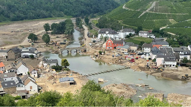 Foto: Bundeswehr/PIZ Personal Das Foto zeigt von einer Flut schwer beschädigten Ort Rech an der Ahr in Rheinland-Pfalz.