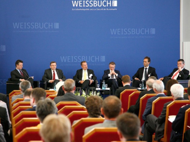 Diskussionsrunde bei der dritten Tagung des Experten-Workshops zum Weissbuch 2016