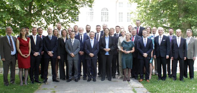 Gruppenbild des Kernseminars 2016 vor dem Schloss Schönhausen