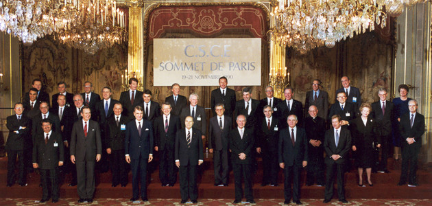 Heads of state or government of CSCE participating States stand for a group photo at the Paris Summit, Palais de l’Elysée, 19 November 1990.