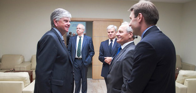 Gruppenbild mit BAKS-Präsident Botschafter Dr. Hans-Dieter Heumann (links), General Jean-Marc Duquesne, Direktor des IHEDN (2. von links), und Staatssekretär Prof. Dr. Stanisław Koziej, Leiter des BBN (3. von links)
