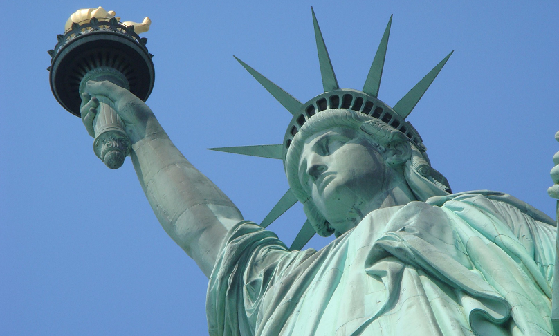 Ausschnitt eines Fotos, das die Freiheitsstatue in New York zeigt