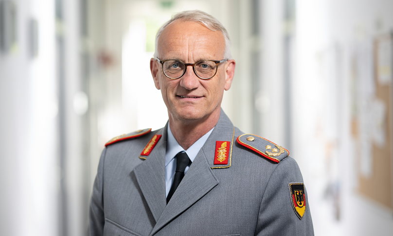 Porträtfoto von BAKS-Präsident Generalmajor Wolf-Jürgen Stahl
