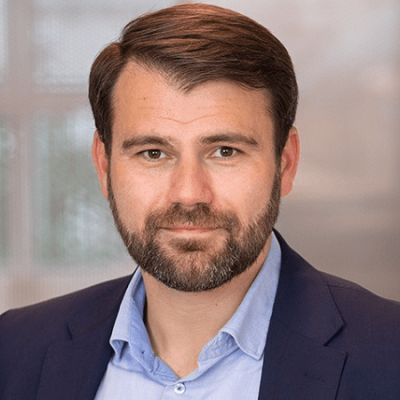 Porträtfoto des Autoren Dr. Christian Weber