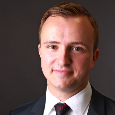 Porträtfoto des Autoren Dr. Jakob Kullik
